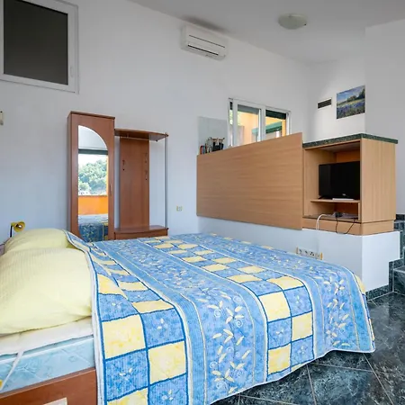 With Parking Space Sali, Dugi Otok - 17791 サリ